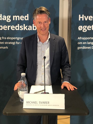 Michael Svarer til pressemøde i Den Sorte Diamant i København den 15. september, hvor han sammen med nogle kollegaer præsenterede en langsigtet strategi for håndteringen af coronapandemien.