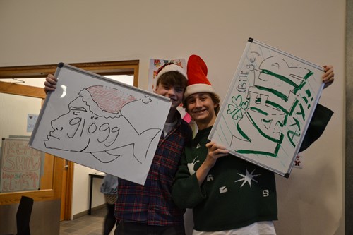 Drengene her reklamerer for deres vaffelbod Drengene her reklamerer for deres vaffebod