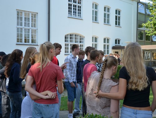 Elever i skolegården