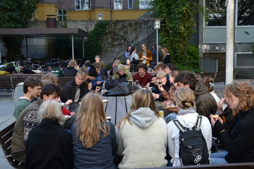 Morgenmad i skolegården