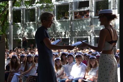 Overrækkelse af diplomer